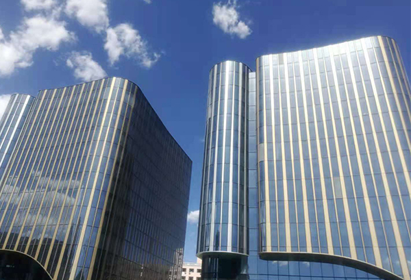 盛達拉彎的薛經理民品車間楊工段長到和平幕墻公司中關村西三旗科技園項目部為客戶答疑解惑