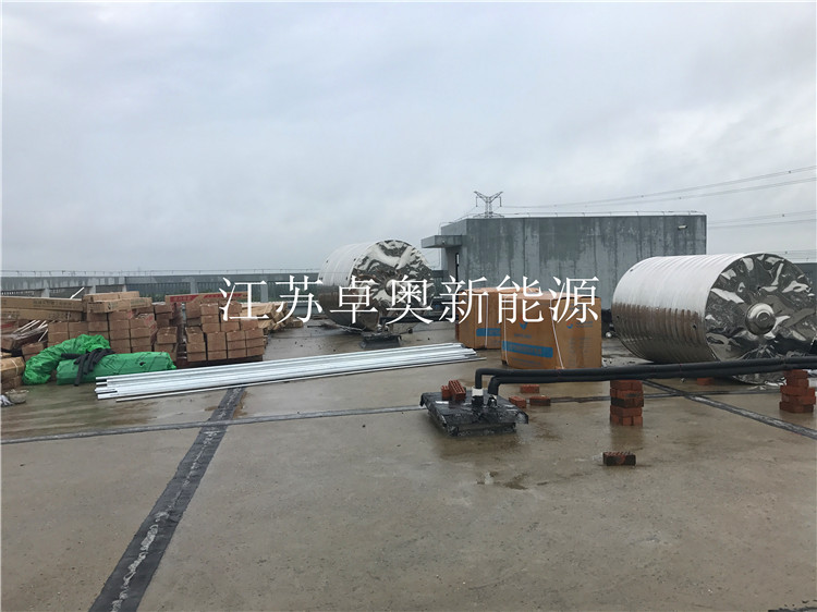 恭喜我公司承接丹陽宏福物流園15噸太陽能加空氣能熱水工程，已順利進(jìn)場開始安裝。