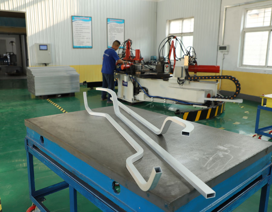 北京拉彎廠介紹一下鋁方通折彎是怎么做的？