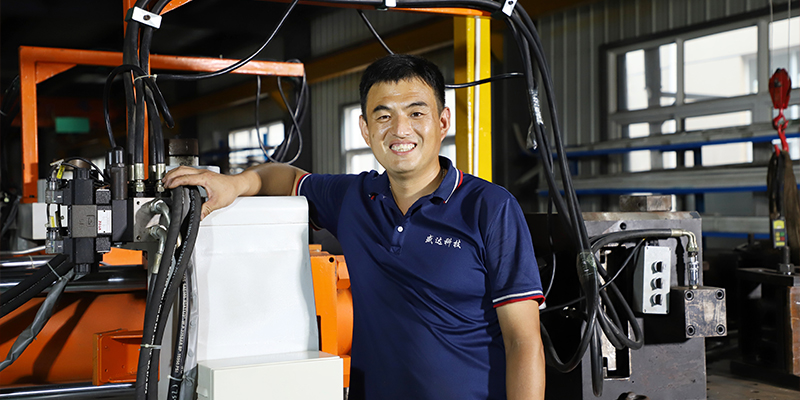 型材拉彎廠以兩會(huì)精神開(kāi)創(chuàng)新局面