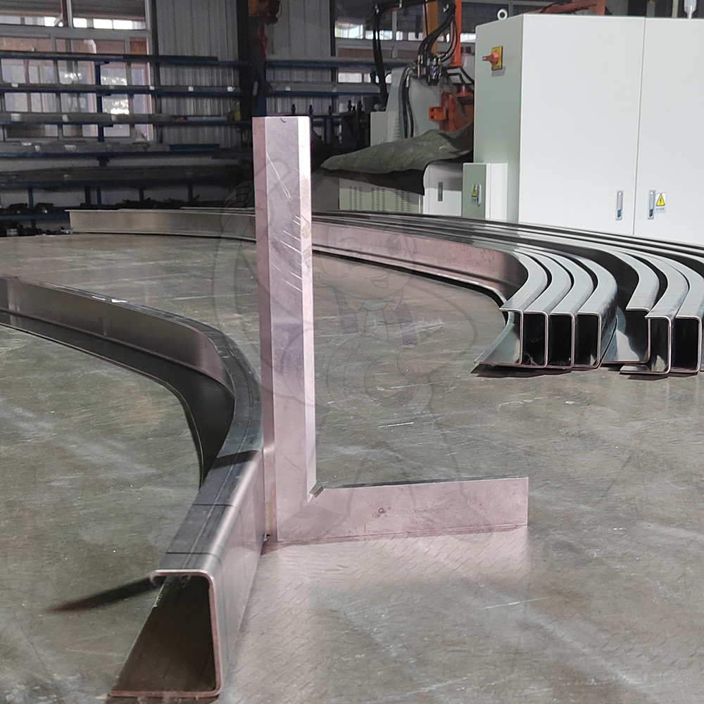 高鐵車頂彎梁加工