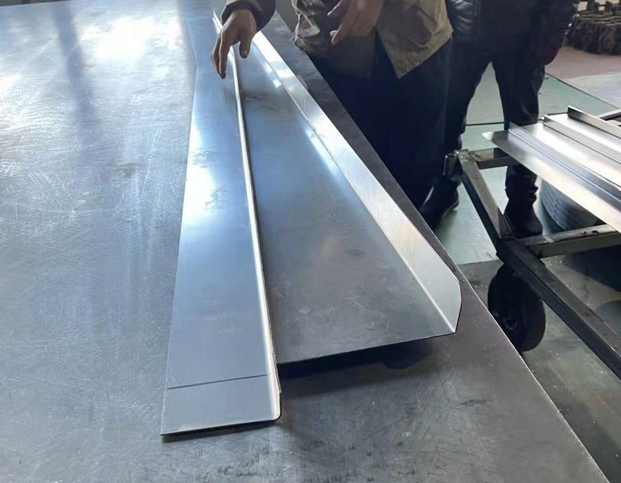 北京型材拉彎加工廠在加工彎管時要注意哪些問題