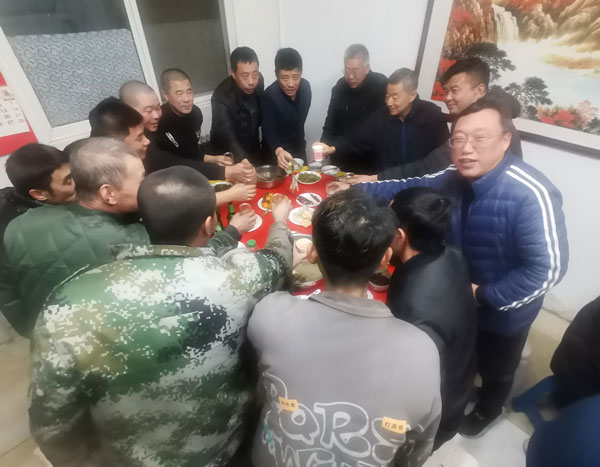 北京型材拉彎廠感恩在嚴(yán)寒中堅守崗位的勞動者們