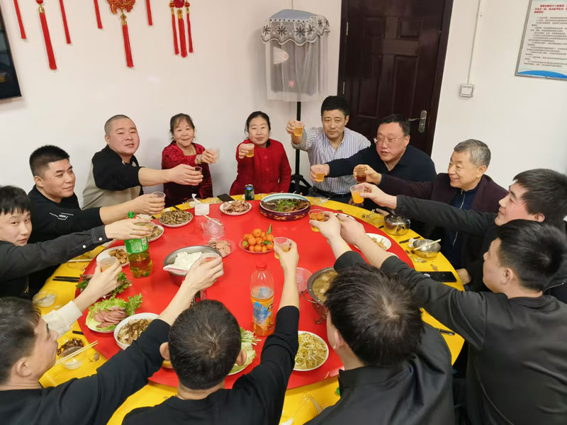 北京盛達偉業型材拉彎廠蛇年春節寄語